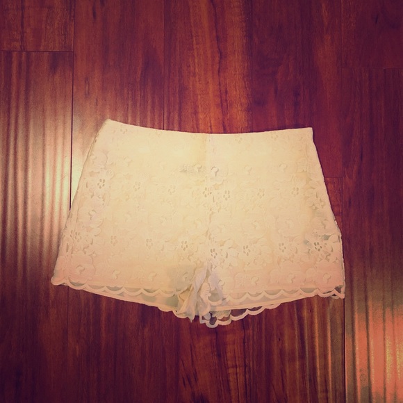 Arc & Co Lace Shorts - Picture 4 of 4